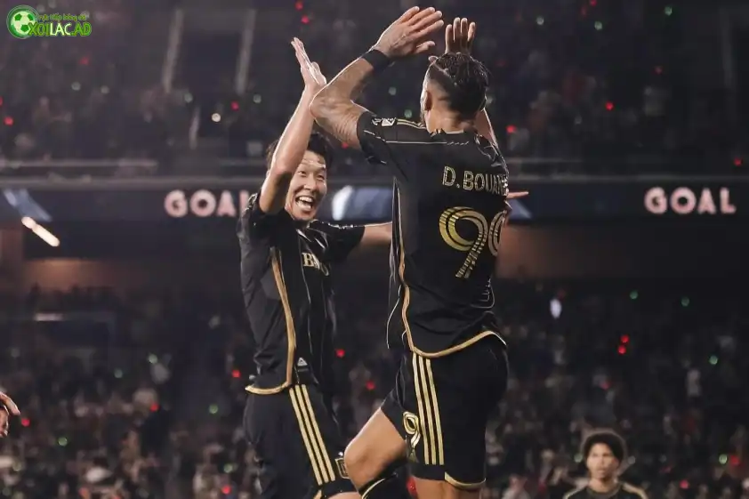 Ngôi sao Hàn Quốc cùng với Douanga hợp thành bộ đôi ăn ý (Ảnh: CLB) Ngôi sao Hàn Quốc cùng với Douanga hợp thành bộ đôi ăn ý (Ảnh: CLB)